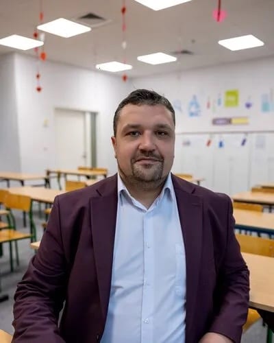 Педагог школи «Нова Школа»